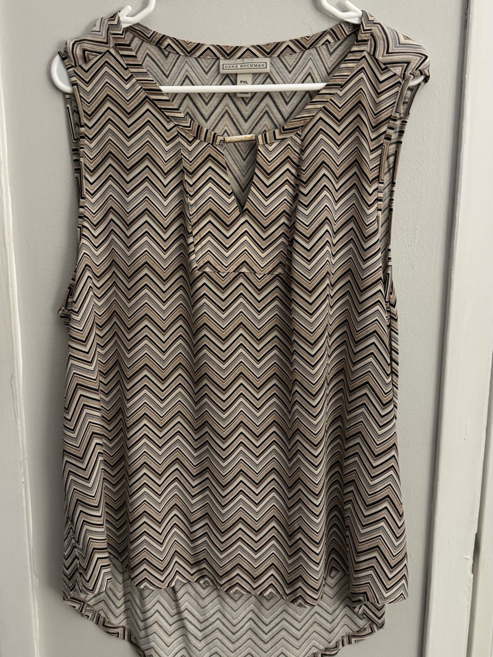 Dana Buchman PXL Chevron Sleeveless Keyhole High Low Blouse Beige
